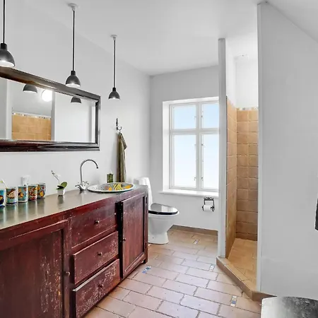 5 Bedroom Gorgeous Home In Roslev 別荘