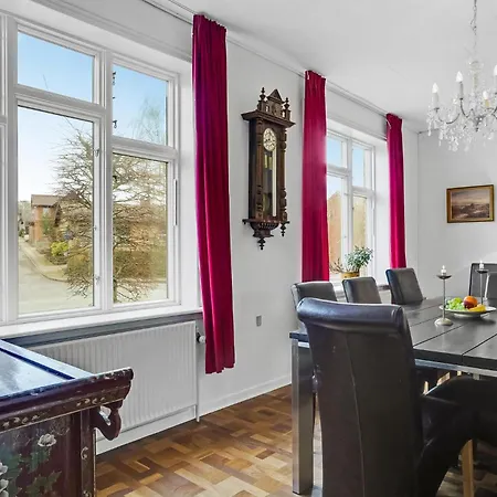 5 Bedroom Gorgeous Home In Roslev 別荘 *