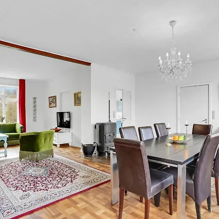 Holiday home 6 Bedroom Amazing In Roslev