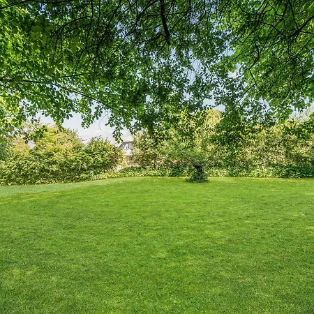 5 Bedroom Gorgeous Home In Roslev *