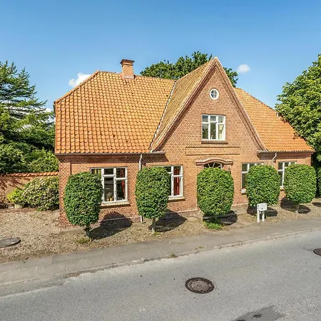 5 Bedroom Gorgeous Home In Roslev 別荘